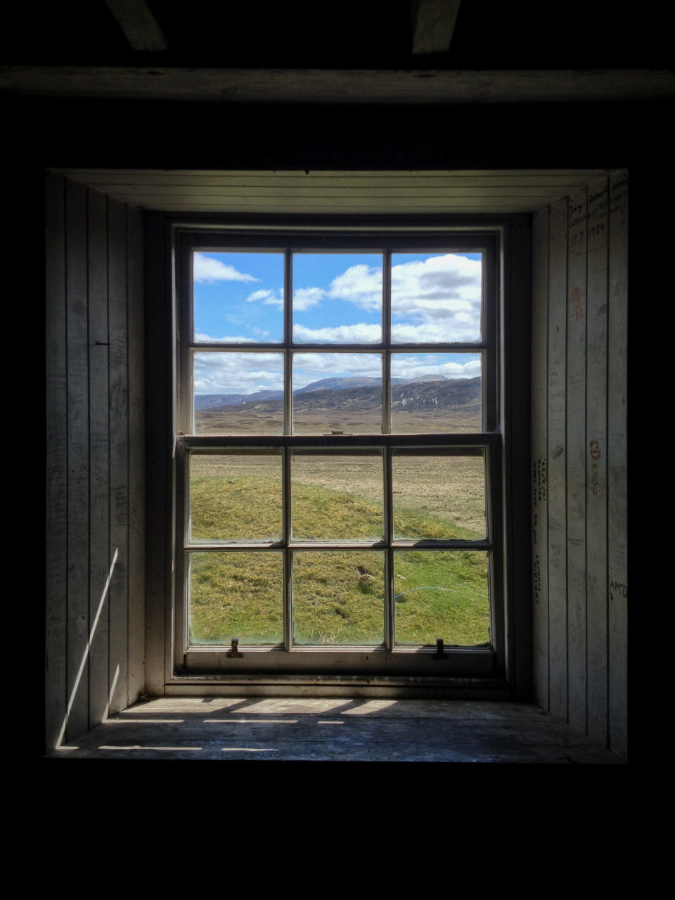 Porte d'entrée bois sur mesure dans une maison ancienne